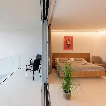 Lovely Home In Petrcane