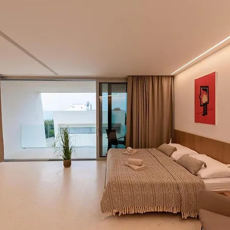 Lovely Home In Petrcane