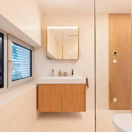 Lovely Home In Petrcane * Petrcane