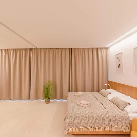 Lovely Home In Petrcane Semesterbostad